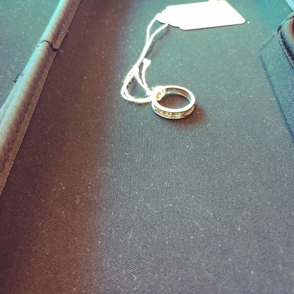 Silver and Peridot Ring - Picture 4 of 4